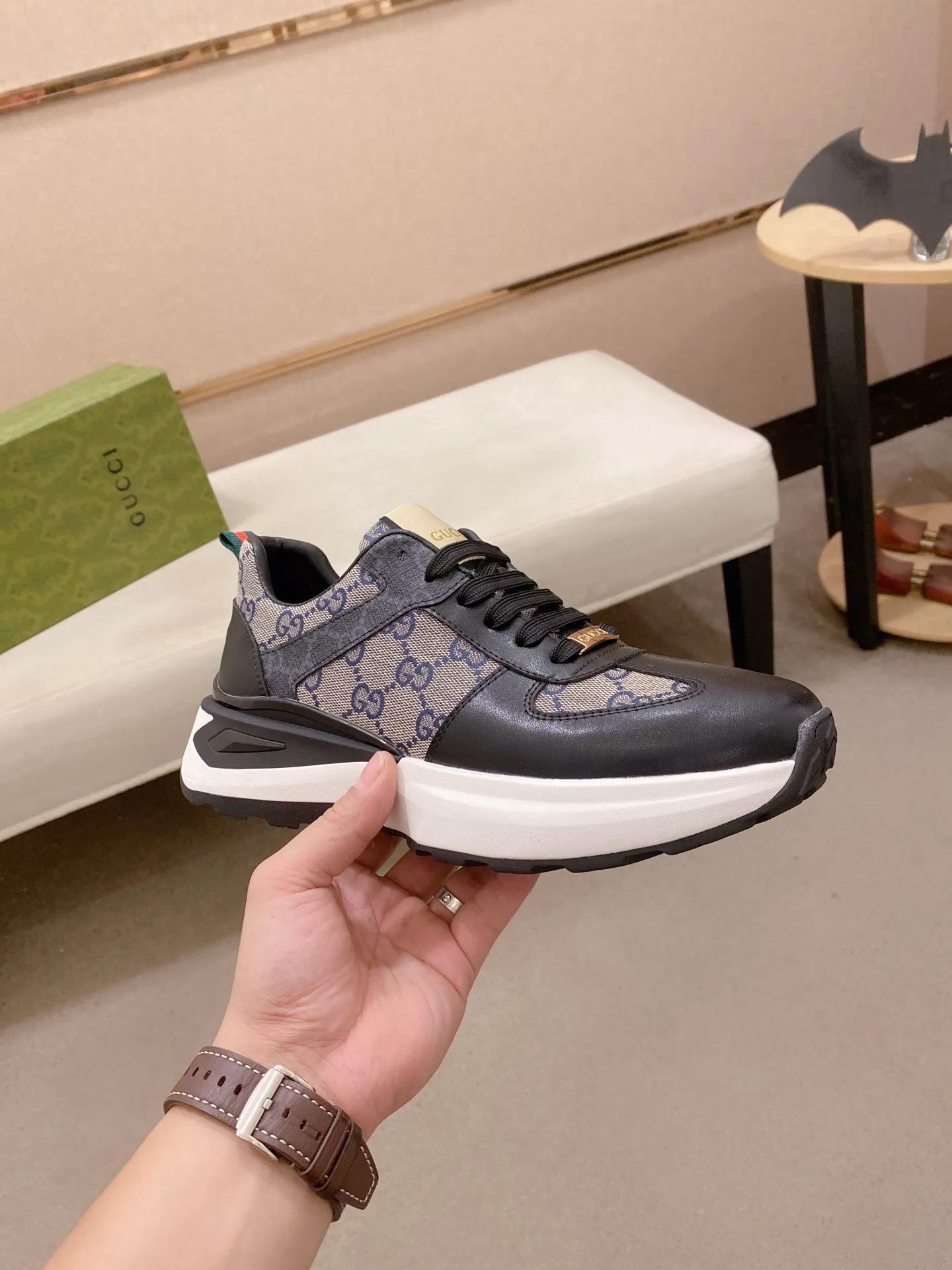Factory price 442 men's shoes 💰New GUCCI (Gucci) counters are on the market at the same time, new men's shoes, 😘fabrics are selected imported cowhide, lining: sheepskin lining. 👍🏿 High-end ☄️ air-cushion molded anti-slip rubber outsole, exquisite lines, simple and elegant, comfortable and high-end for leisure travel. Code number: 38 to 44 (45 can be customized and cannot be returned or exchanged)